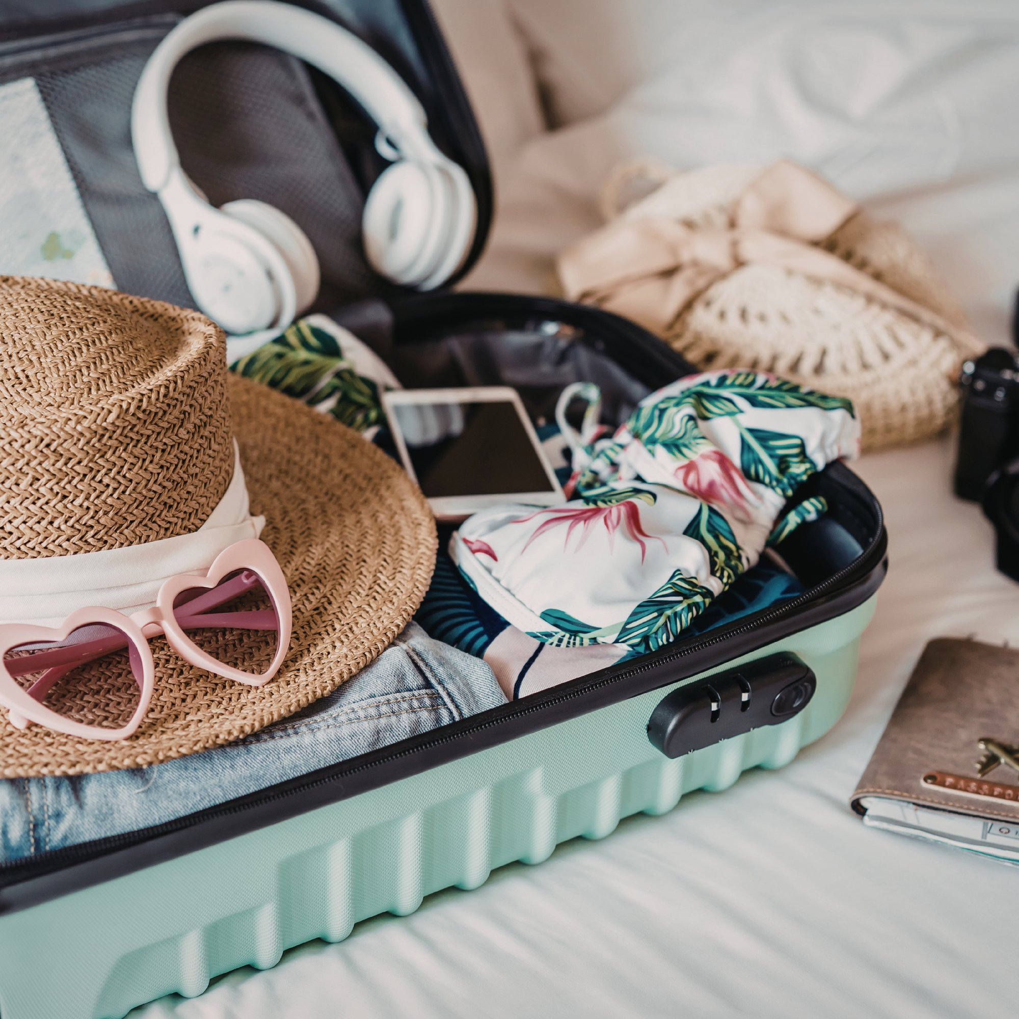 travel open suitcase